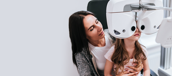 Pediatric_eye_exam.png