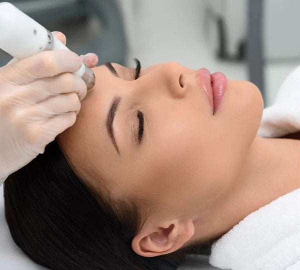 eye-health-consultants-patient-recieving-care-2.jpg